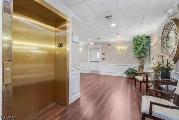 8205 Harcourt Rd #8205, Clifton City, NJ 07013