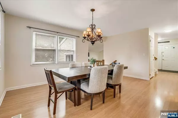 85 Lexington LN, Wayne, NJ 07470