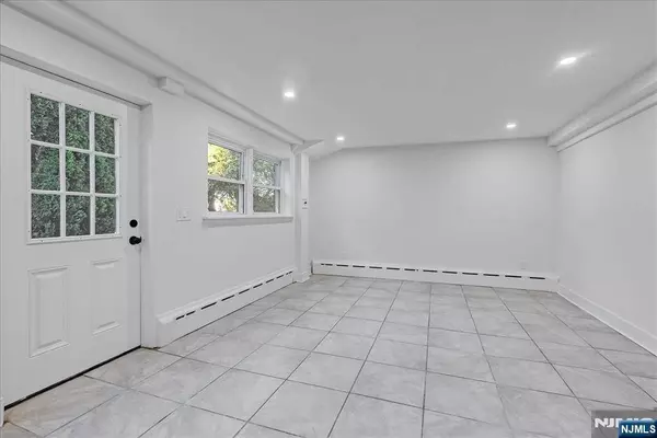 218 Corabelle AVE #1, Lodi, NJ 07644