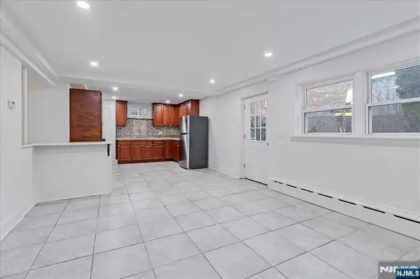 218 Corabelle AVE #1, Lodi, NJ 07644