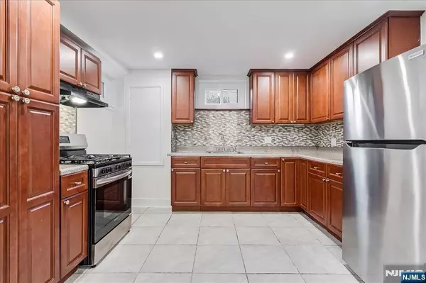 218 Corabelle AVE #1, Lodi, NJ 07644