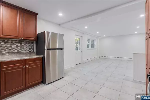 218 Corabelle AVE #1, Lodi, NJ 07644