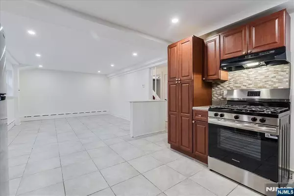 218 Corabelle AVE #1, Lodi, NJ 07644