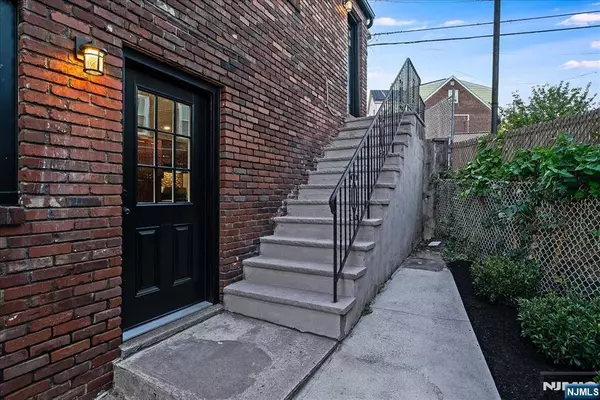 218 Corabelle AVE #1, Lodi, NJ 07644