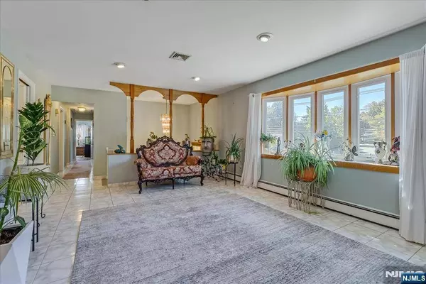 64 Kiwanis DR, Wayne, NJ 07470