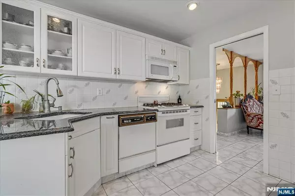 64 Kiwanis DR, Wayne, NJ 07470