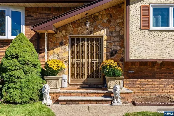 64 Kiwanis DR, Wayne, NJ 07470