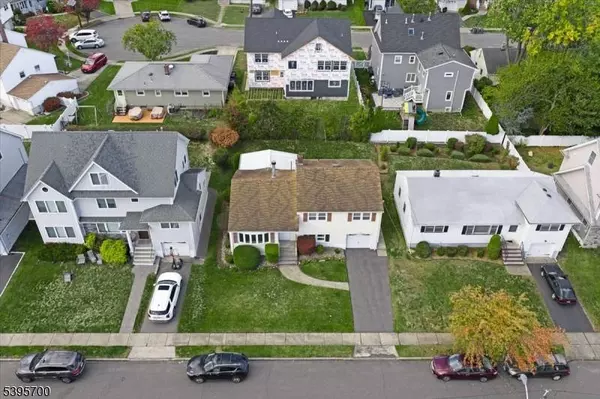 24 Lorrie Ln, Clifton City, NJ 07012