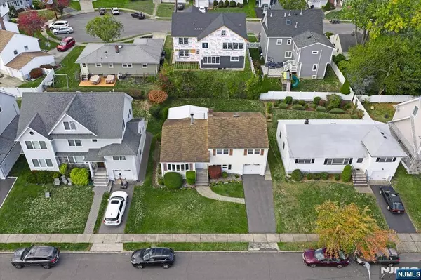 24 Lorrie LN, Clifton, NJ 07012