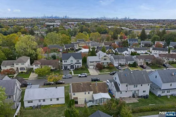 24 Lorrie LN, Clifton, NJ 07012