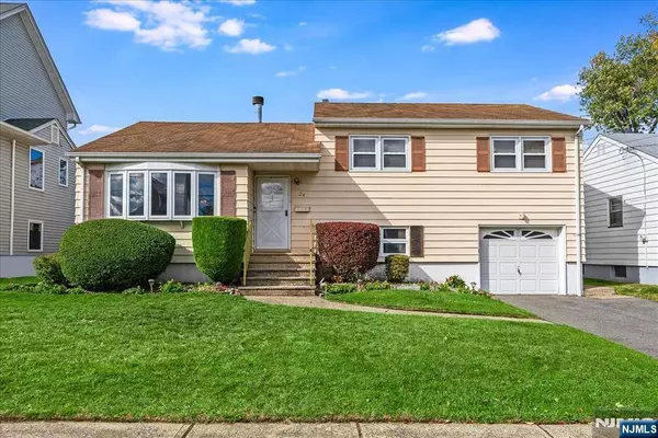 24 Lorrie LN, Clifton, NJ 07012
