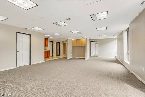 3 Tice Rd, Franklin Lakes Boro, NJ 07417