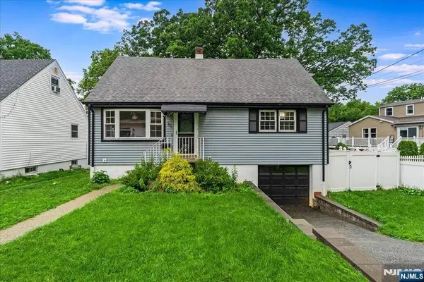 75 Fichter ST, Bloomingdale, NJ 07403
