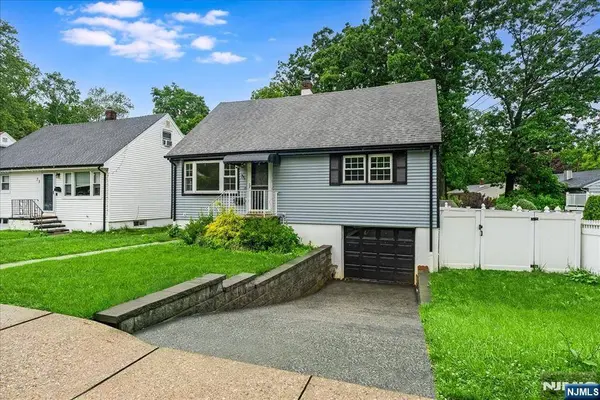 75 Fichter ST, Bloomingdale, NJ 07403