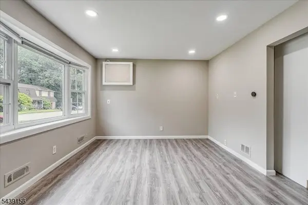 75 Fichter St, Bloomingdale Boro, NJ 07403