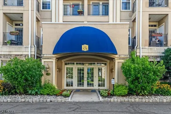 8205 Harcourt Rd #8205, Clifton City, NJ 07013