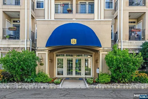 8205 Harcourt #8205, Clifton, NJ 07013