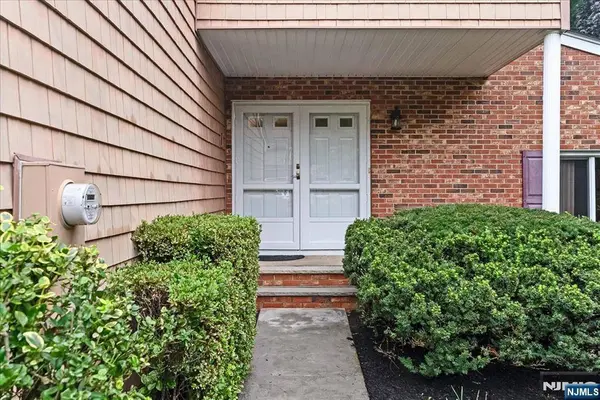 108 Saratoga SQ, Wayne, NJ 07470