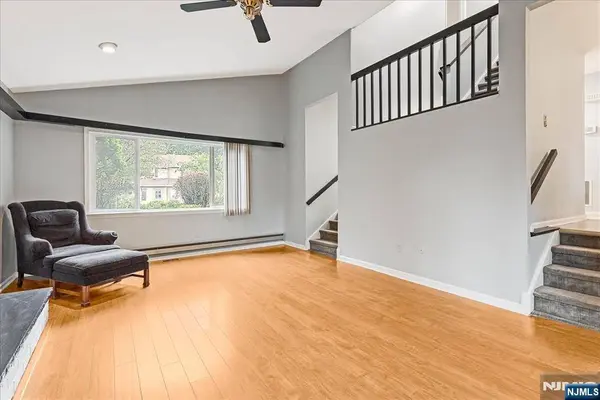 108 Saratoga SQ, Wayne, NJ 07470