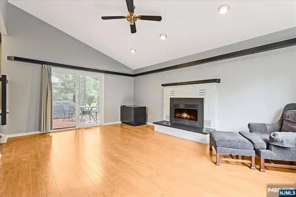 108 Saratoga SQ, Wayne, NJ 07470