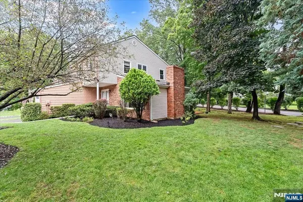108 Saratoga SQ, Wayne, NJ 07470