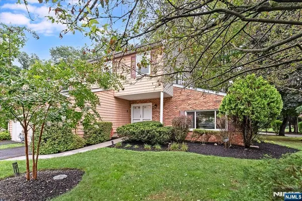 108 Saratoga SQ, Wayne, NJ 07470