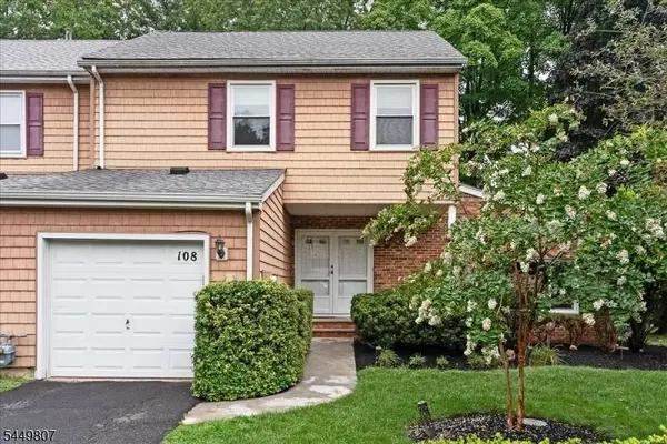 108 Saratoga Sq
