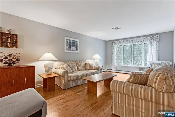 85 Tremont TER, Wanaque, NJ 07465