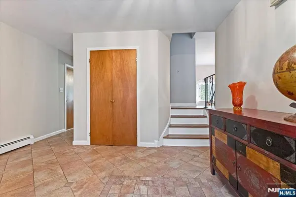 85 Tremont TER, Wanaque, NJ 07465