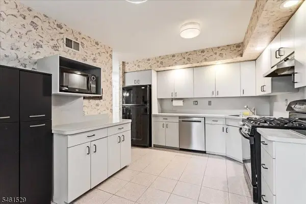 108 Saratoga Sq, Wayne Twp., NJ 07470