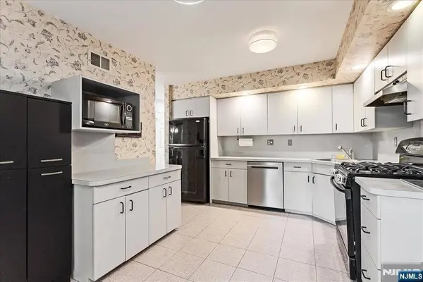 108 Saratoga SQ, Wayne, NJ 07470
