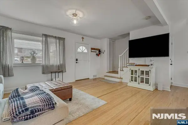 36 Hoover ST, North Arlington, NJ 07031