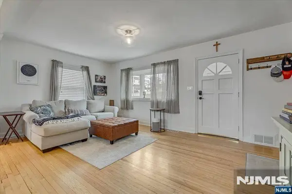 36 Hoover ST, North Arlington, NJ 07031