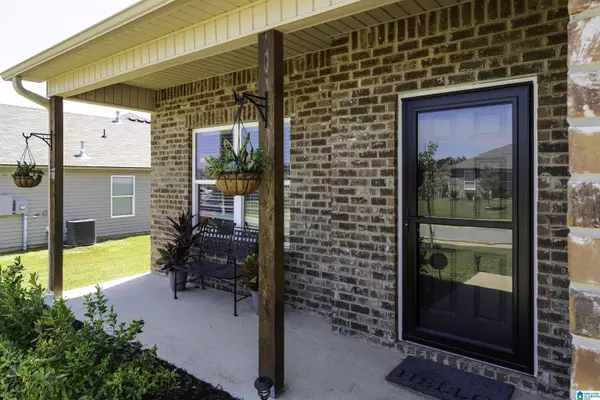 323 CLEAR CREEK LANE, Calera, AL 35040