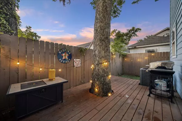 1115 E 27th ST, Houston, TX 77009