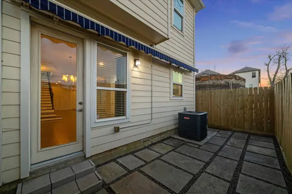 1113 E 27th ST, Houston, TX 77009