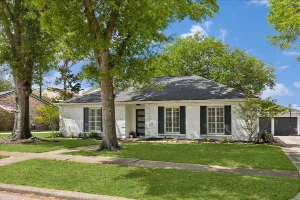 1734 Ashford Hollow LN, Houston, TX 77077