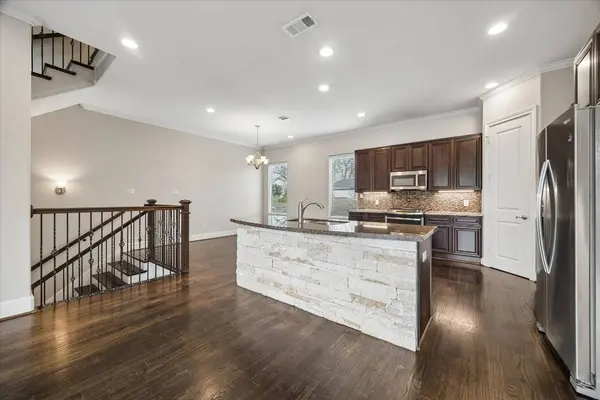 1105 E 27th ST #B, Houston, TX 77009