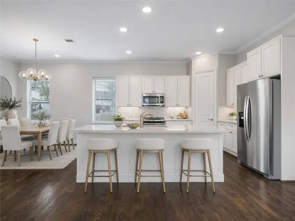 1105 E 27th ST #B, Houston, TX 77009