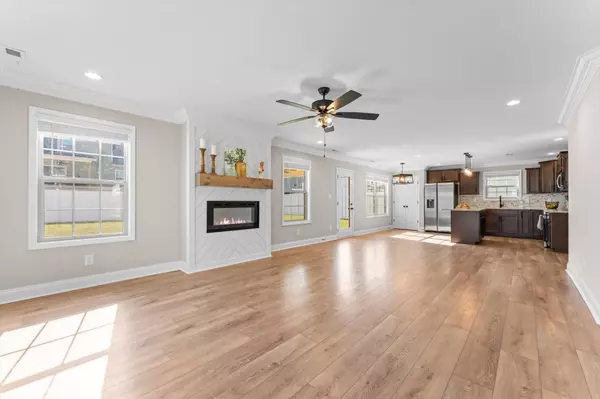 1732 Heritage Dr, Clarksville, TN 37043