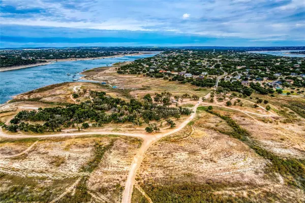 18600 Lakeland DR, Lago Vista, TX 78645