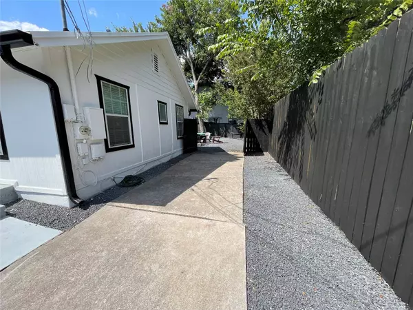 2402 Santa Rita ST, Austin, TX 78702