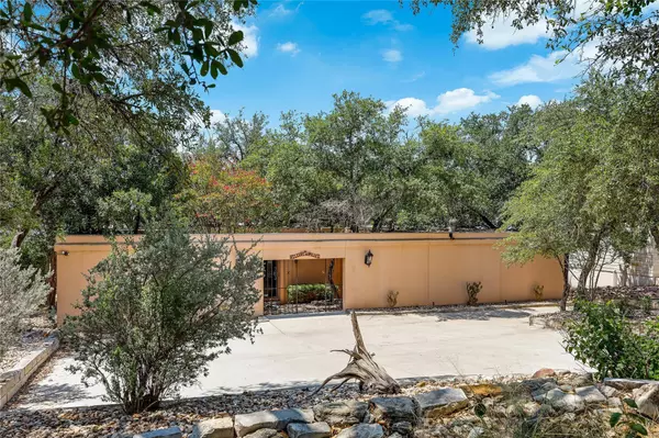 18703 Lakeland DR, Lago Vista, TX 78645