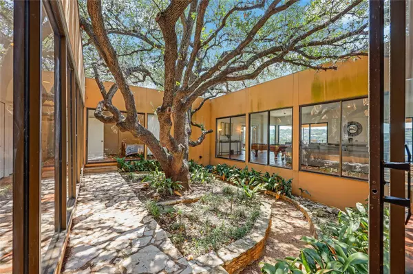 18703 Lakeland DR, Lago Vista, TX 78645