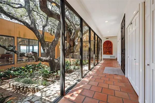 18703 Lakeland DR, Lago Vista, TX 78645