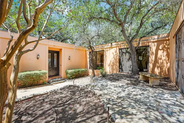 18703 Lakeland DR, Lago Vista, TX 78645