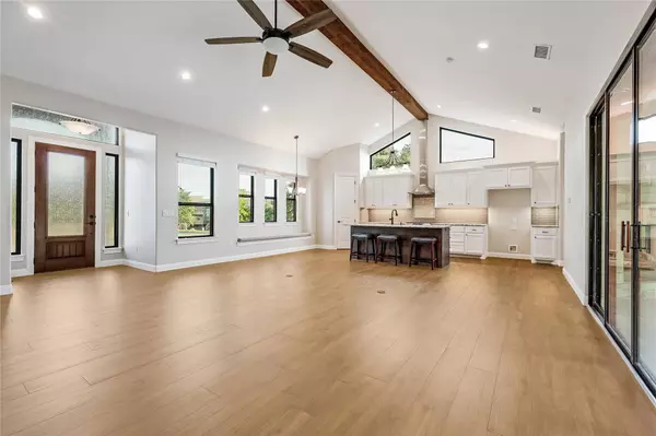 112 Venture BLVD S, Lago Vista, TX 78645