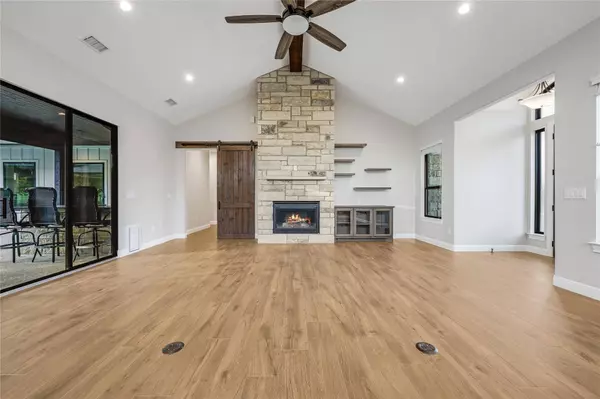 112 Venture BLVD S, Lago Vista, TX 78645