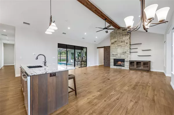 112 Venture BLVD S, Lago Vista, TX 78645