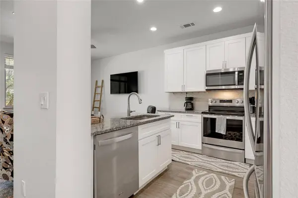 524 Palmer DR, Lago Vista, TX 78645